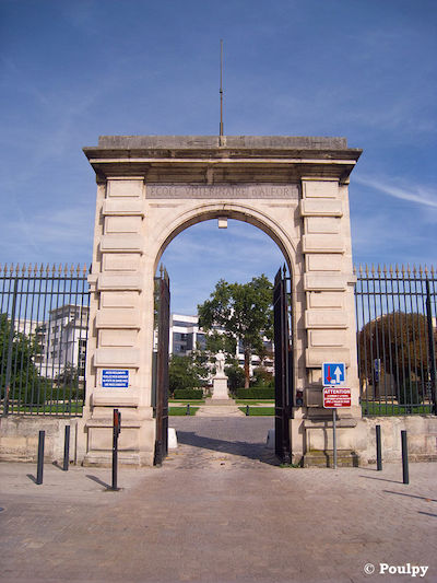768px-École_Vétérinaire_de_Maisons-Alfort,_Entrance_Gate